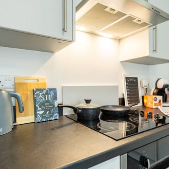 2 Bed Apartment En Suite - Image 4